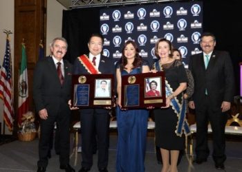 RECONOCEN A MARIO DELGADO Y A NANCY PELOSI EN TEXAS