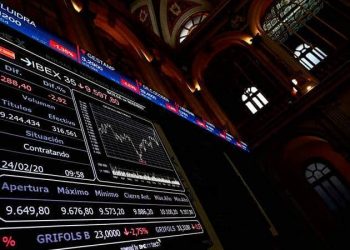 SE DESPLOMAN BOLSAS DE VALORES Y SE DISPARA DÓLAR POR CORONAVIRUS