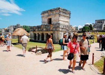 SECTOR TURÍSTICO RECHAZA INICIATIVA DE AMLO PARA ELIMINAR LOS PUENTES VACACIONALES