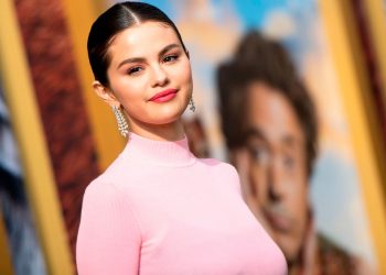 SELENA GOMEZ LANZA MARCA DE MAQUILLAJE