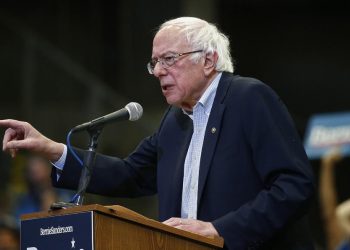 TRUMP DEFIENDE A SANDERS COMO FAVORITO EN CAMPAÑA DEMÓCRATA