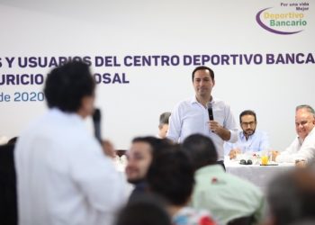 USUARIOS Y CONSEJEROS DEL CENTRO DEPORTIVO BANCARIO DE YUCATÁN A FAVOR DE SEGUIR IMPULSANDO EL DESARROLLO DEL ESTADO