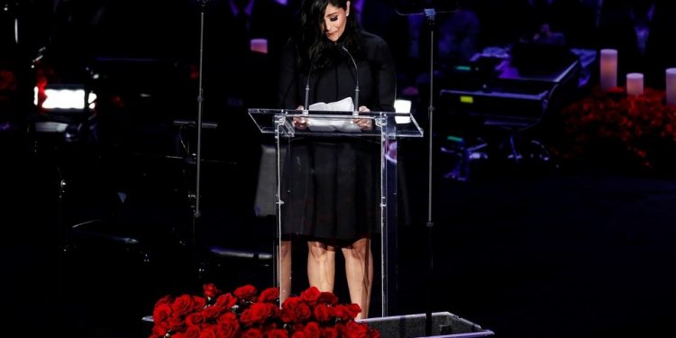 VANESSA BRYANT DEMANDA A COMPAÑÍA DE HELICÓPTERO DONDE MURIERON KOBE Y GIANNA