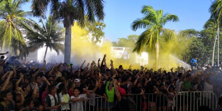 CARRERA DE COLORES REÚNE A MILES DE JÓVENES Y NIÑOS