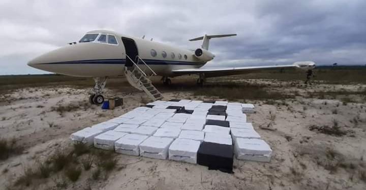 ASEGURAN AVIÓN CON CARGAMENTO DE DROGA EN BELICE.