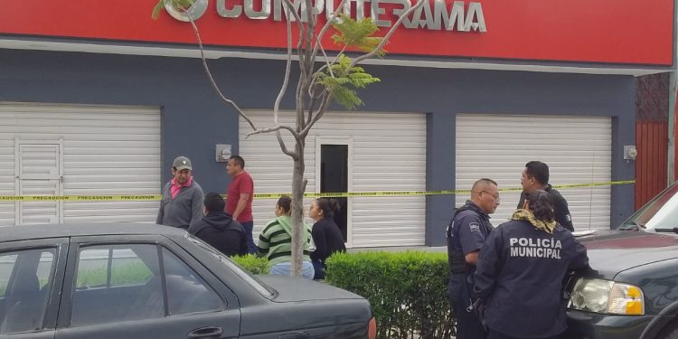 VACÍAN LADRONES TIENDA DE COMPUTADORAS