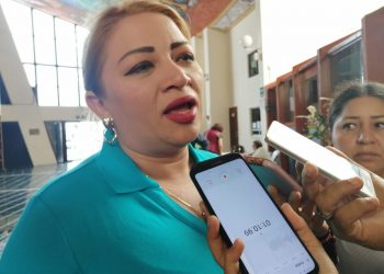 LEVANTA LA MANO ERIKA CASTILLO PARA LA JUGOCOPO.