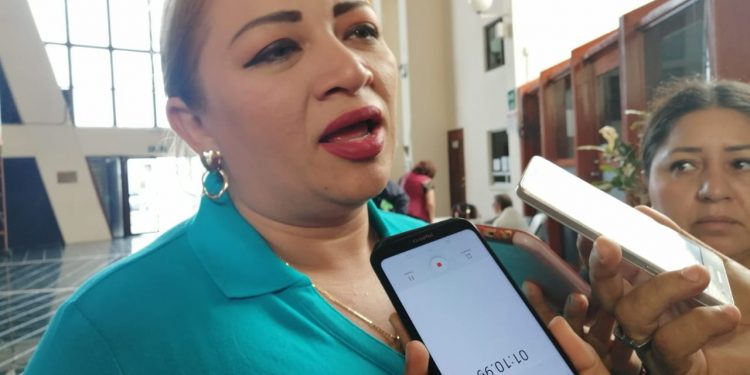 LEVANTA LA MANO ERIKA CASTILLO PARA LA JUGOCOPO.