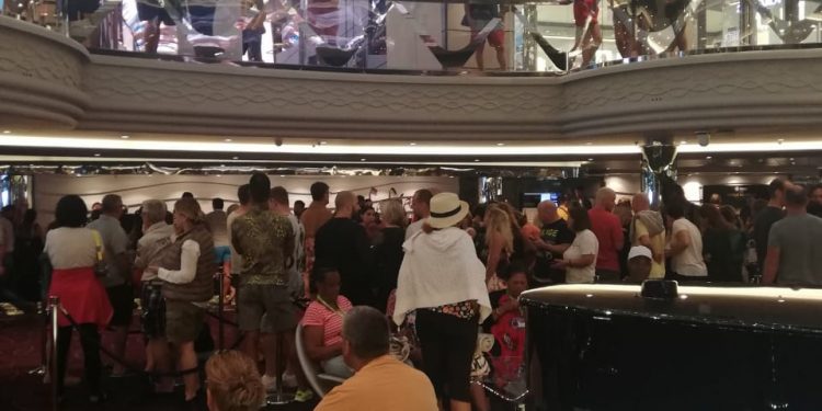 MEXICANOS A BORDO DEL MERAVIGLIA HACEN PÚBLICA SU INCERTIDUMBRE.