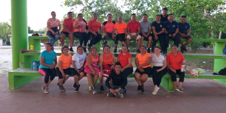 VÍCTOR MAS TAH ATIENDE NECESIDADES DE ESTUDIANTES DEL CECYTE TULUM.