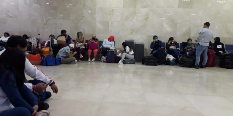 SUSPENDEN VUELOS A PERÚ DESDE CANCÚN, HAY 400 SUDAMERICANOS VARADOS