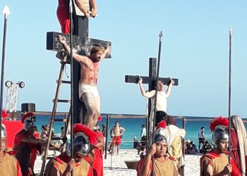 SUSPENDEN VIACRUCIS DE PLAYA DELFINES