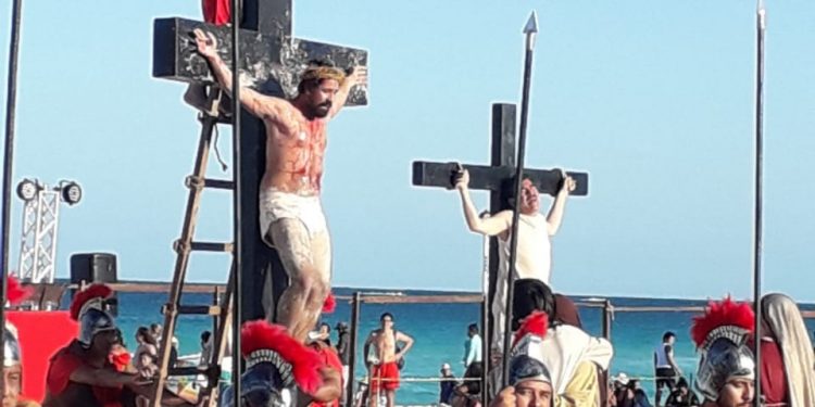 SUSPENDEN VIACRUCIS DE PLAYA DELFINES