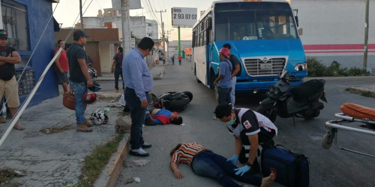 AUTOBÚS DE AUTOCAR PROVOCA ACCIDENTE EN LA SUPERMANZANA 63 DE CANCÚN