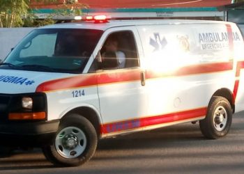 JOVENCITA LESIONADA TRAS DERRAPAR MOTO.