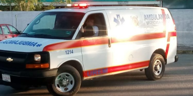 JOVENCITA LESIONADA TRAS DERRAPAR MOTO.