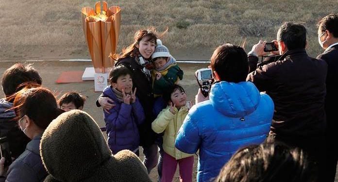 ANTORCHA OLÍMPICA REÚNE A MILES DE JAPONESES PESE AL COVID-19