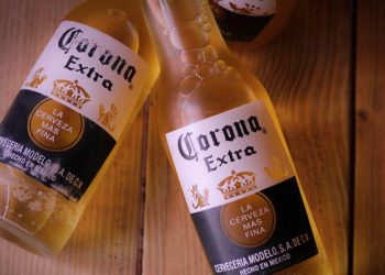 BAJAN VENTAS Y PRESTIGIO DE MARCA DE CORONA POR EL CORONAVIRUS