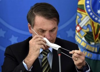 BOLSONARO CRITICA CUARENTENAS POR COVID-19, QUE TACHA DE «GRIPECITA»