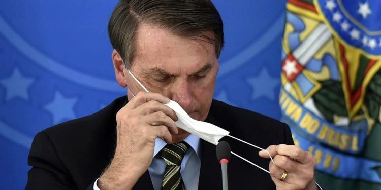 BOLSONARO CRITICA CUARENTENAS POR COVID-19, QUE TACHA DE «GRIPECITA»