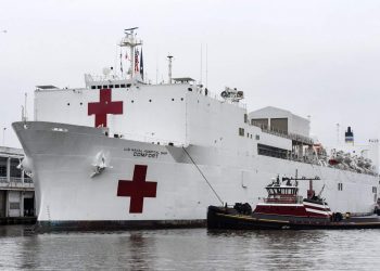 BUQUE HOSPITAL LLEGA A NUEVA YORK PARA AYUDAR ANTE PANDEMIA