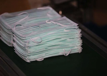 BÉLGICA DENUNCIA A COLOMBIA POR ENVIAR 100 MIL CUBREBOCAS EN CAJAS DE PLÁTANOS