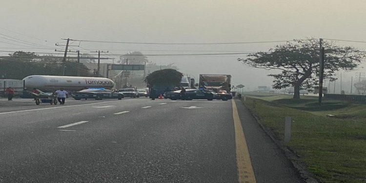 CONTROLADO INCENDIO OCURRIDO EN UNA BODEGA DE CÁRDENAS
