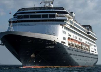 CRUCERO AFECTADO POR COVID-19 ENTRA AL CANAL DE PANAMÁ