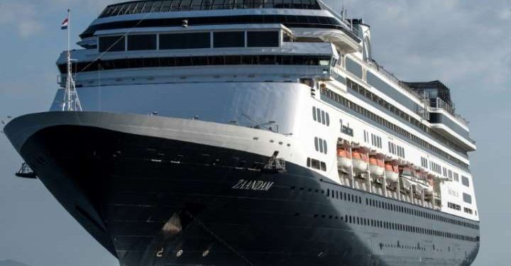 CRUCERO AFECTADO POR COVID-19 ENTRA AL CANAL DE PANAMÁ