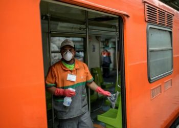 CUADRILLAS DESINFECTAN METRO DE CIUDAD DE MÉXICO
