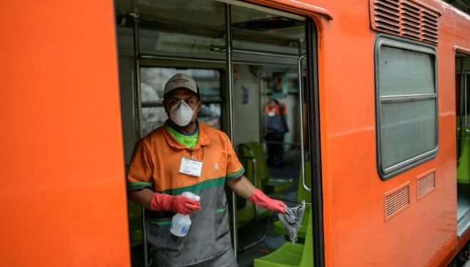 CUADRILLAS DESINFECTAN METRO DE CIUDAD DE MÉXICO