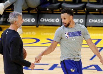 CURRY ENTRENA CON LOS WARRIORS DE SANTA CRUZ