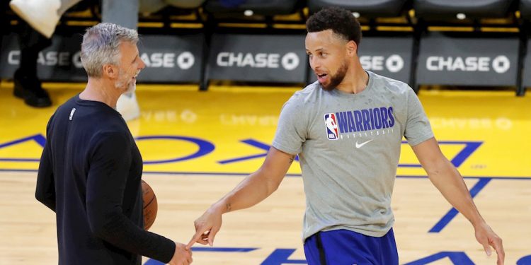 CURRY ENTRENA CON LOS WARRIORS DE SANTA CRUZ