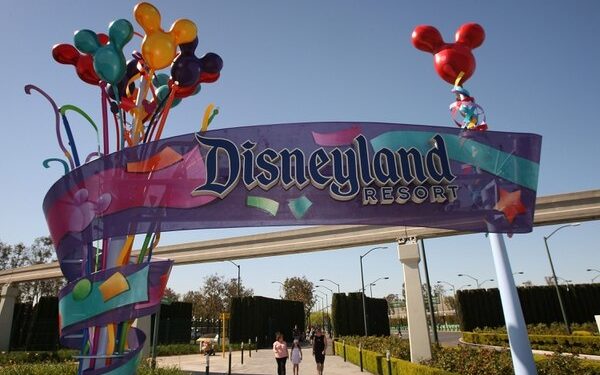 DISNEYLAND EN CALIFORNIA CERRARÁ AL PÚBLICO POR PRECAUCIÓN ANTE CORONAVIRUS