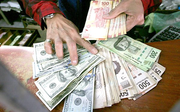 DÓLAR SE COTIZA EN 25.52 PESOS, UN NUEVO MÁXIMO HISTÓRICO