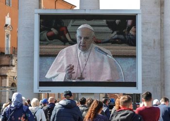 EL PAPA IMPARTE LA BENDICIÓN SEMANAL VÍA STREAMING