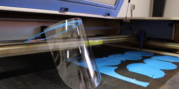 EMPRENDEDORES, EMPRESAS Y UNIVERSIDADES FABRICARÁN CARETAS DE ACRÍLICO PARA PROTEGER AL PERSONAL MÉDICO DE YUCATÁN