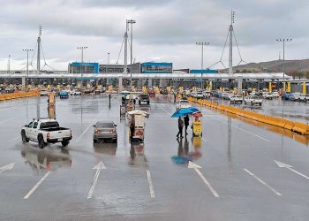 EU RESTRINGE CRUCES NO ESENCIALES EN FRONTERA CON MÉXICO