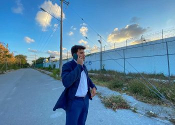 EXHIBE DIPUTADO A AUTORIDADES DE SEGURIDAD PÚBLICA; AFIRMA QUE SÍ HAY SEÑAL TELEFÓNICA EN ÁREAS PENITENCIARIAS