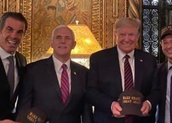FUNCIONARIO BRASILEÑO QUE ESTUVO CON TRUMP Y BOLSONARO DA POSITIVO DE CORONAVIRUS