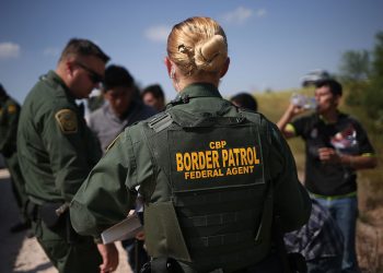 GOBIERNO DE TRUMP APRUEBA ALMACENAR ADN DE MIGRANTES
