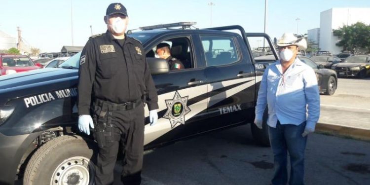 GOBIERNO DEL ESTADO ENTREGA 6 NUEVAS CAMIONETAS EQUIPADAS A 3 MUNICIPIOS