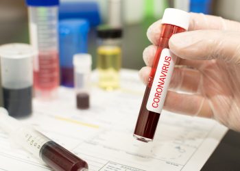 HAY QUE PASAR AL «ATAQUE» ANTE ACELERACIÓN DE PANDEMIA: OMS