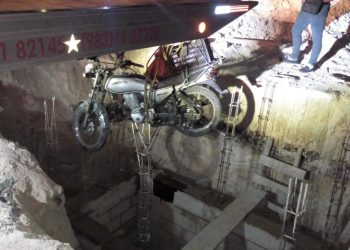 EN COMA MOTOCICLISTA QUE CAYÓ EN OBRA DE LA CAPA