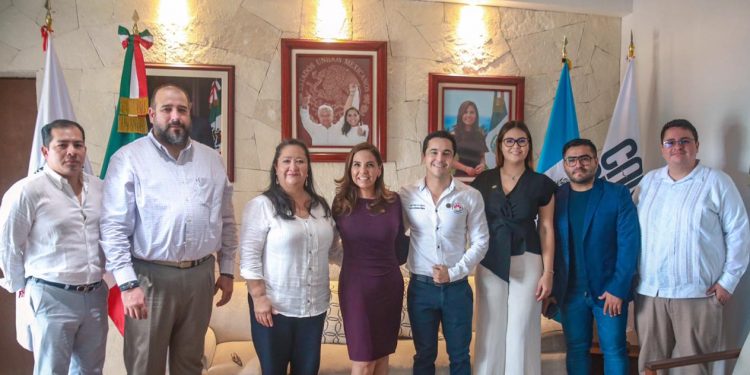 RECIBE MARA LEZAMA A LA ALCALDESA DE LAS FLORES, DEL PETÉN DE GUATEMALA