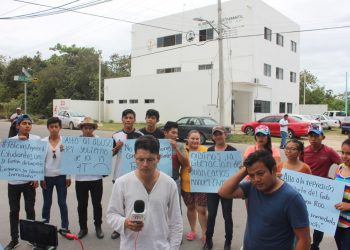 POLICÍAS DE CHETUMAL AGREDEN A PROFESOR Y ALUMNOS DE ALBERGUE ESTUDIANTIL