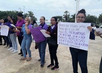 MUJERES NO ACUDEN EN GRAN NÚMERO PARA HACER CADENA HUMANA EN CHETUMAL
