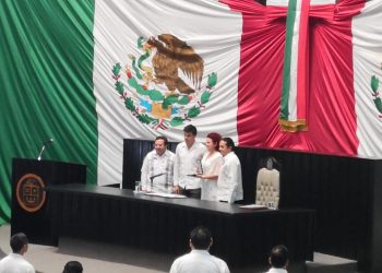 ENTREGA CONGRESO MEDALLA AL MÉRITO FEMENINO