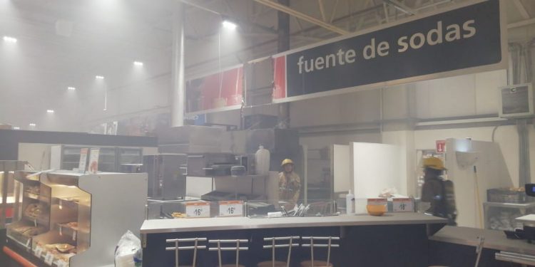 CONATO DE INCENDIO PROVOCA CAOS EN CENTRO COMERCIAL DE CHETUMAL