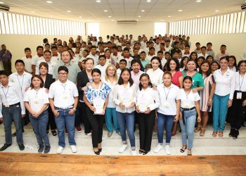 DESTACA NIÑA DE LA ZONA MAYA EN CONCURSO DE DIFUSOR INFANTIL